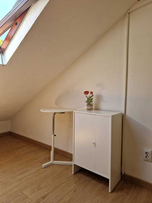 Quarto acolhedor, luminoso e mobilado na Encosta do Sol - Amadora