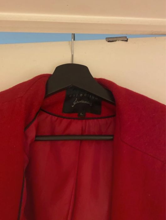 Casaco vermelho trench comprido