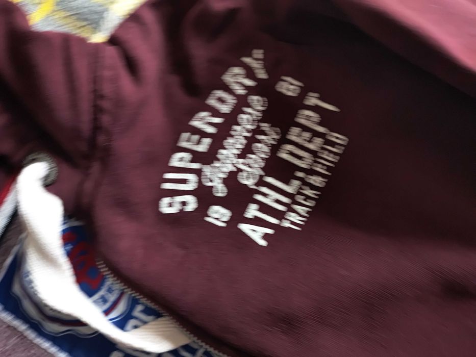 bordowa bluza Super Dry