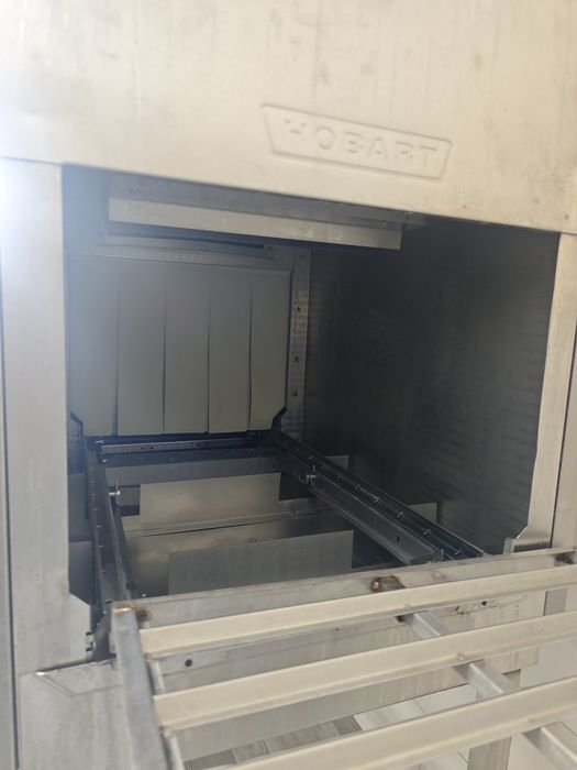 Посудомийна машина тунельна конвеєрна Hobart  CN E1 A CDS