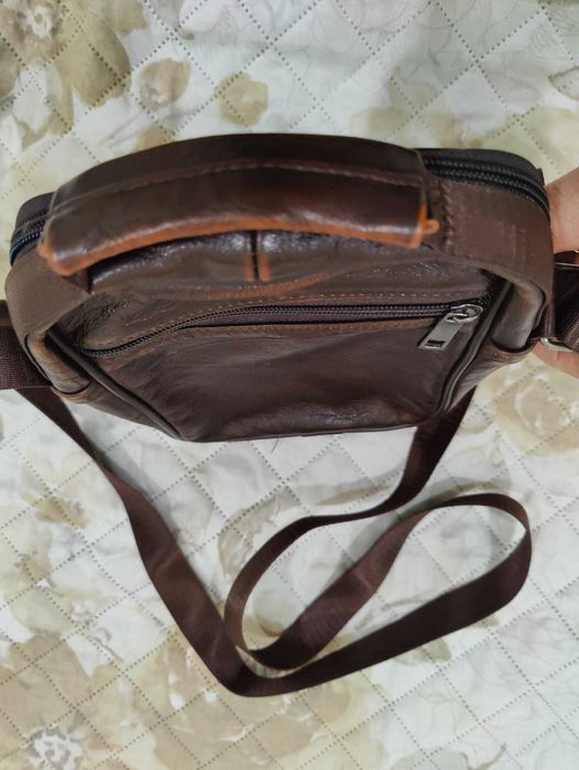 Mala tiracolo em pele genuína em excelente estado