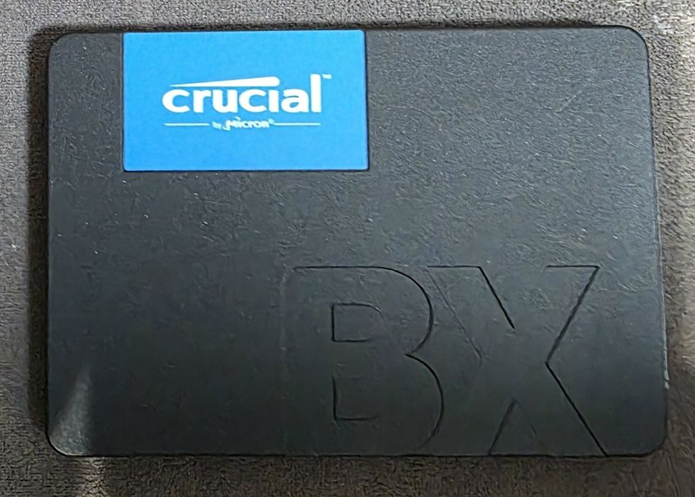 SSD диск 240gb Crucial