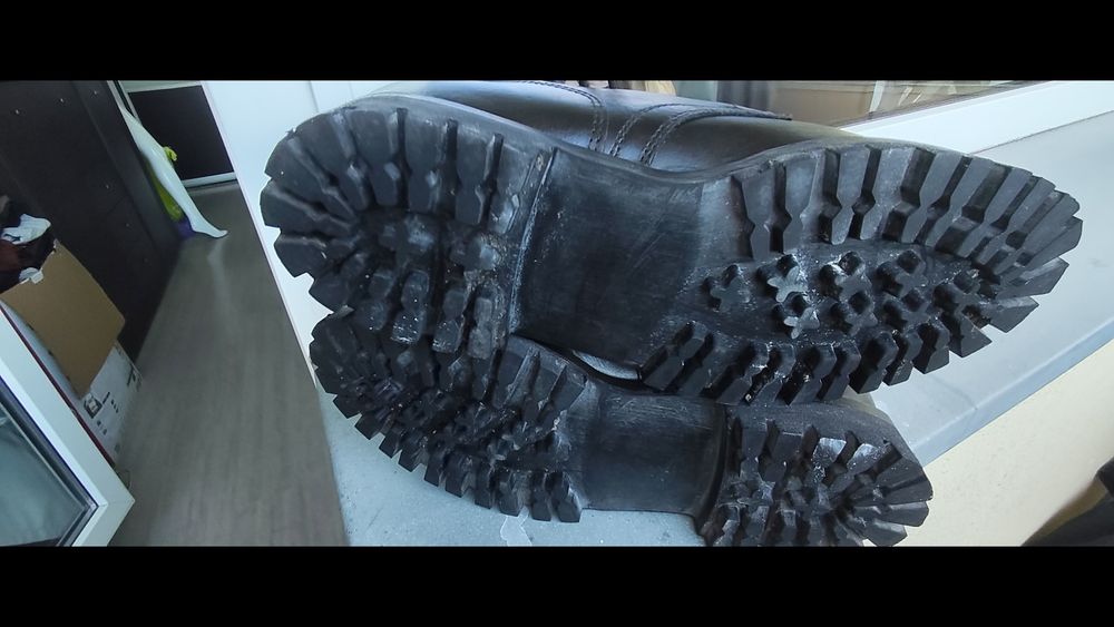Buty wojskowe z opinaczami