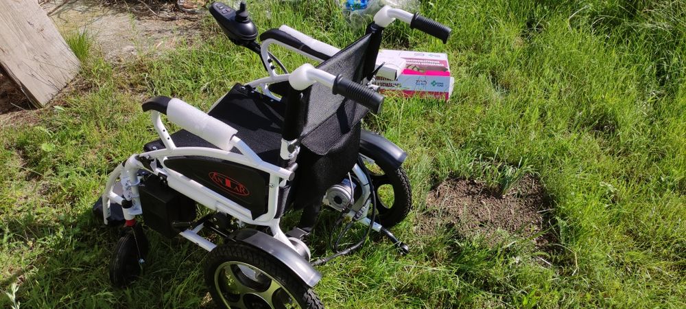 Sprzedam dwa wózki  inwalidzkie akumulatorowe.