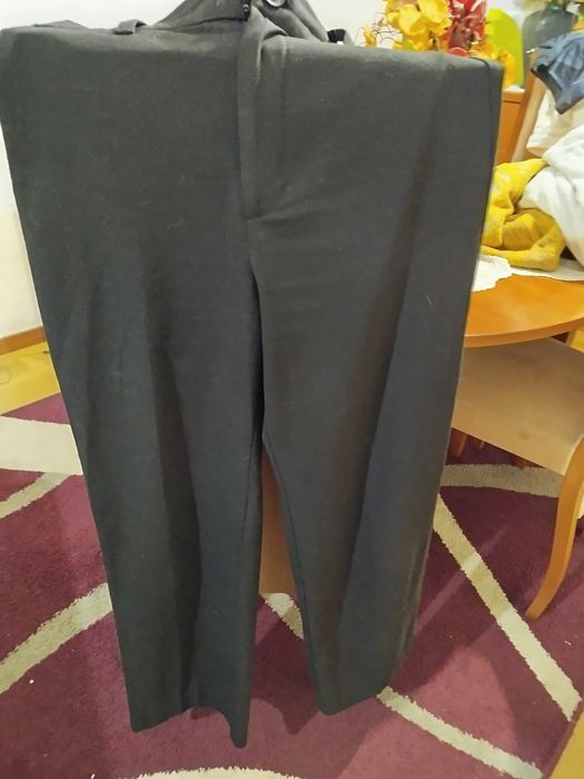 Calça modelo largo
