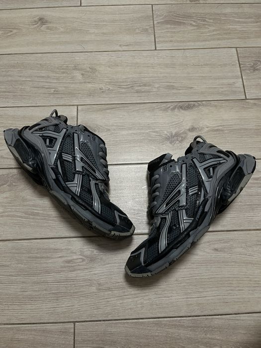 balenciaga runner 42