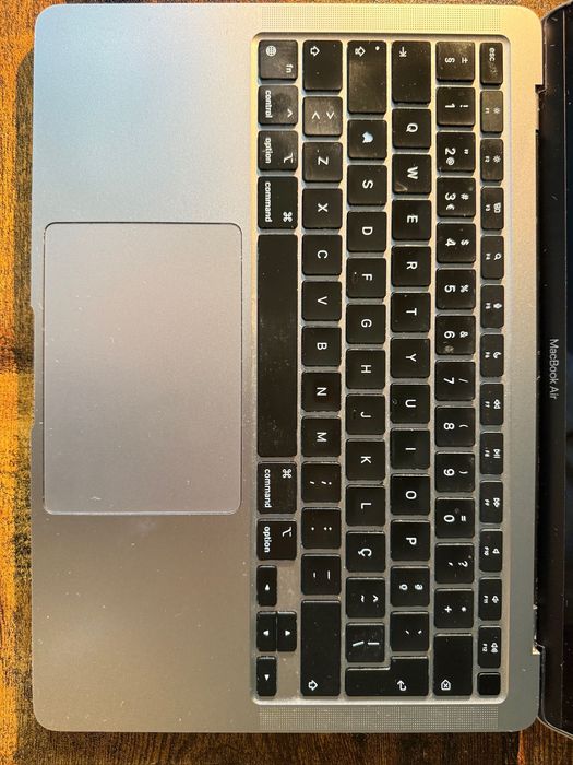 MacBook Air M1 (2020) – 8GB / 256GB SSD – Excelente estado!