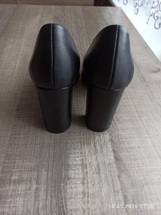 Buty na obcasie rozmiar 41