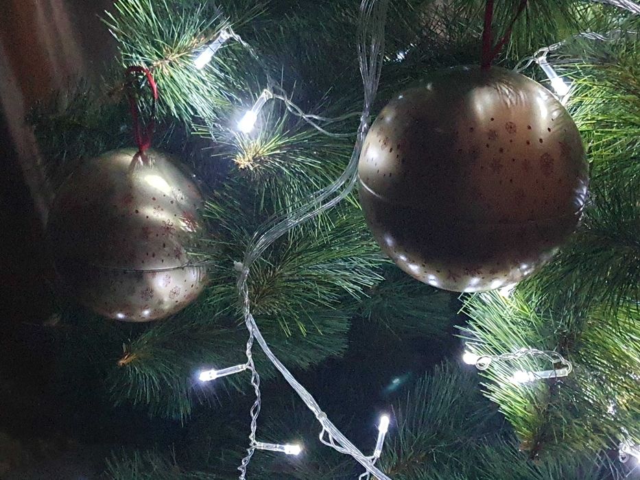 Новорічна золота металева куля - скриня ів роше