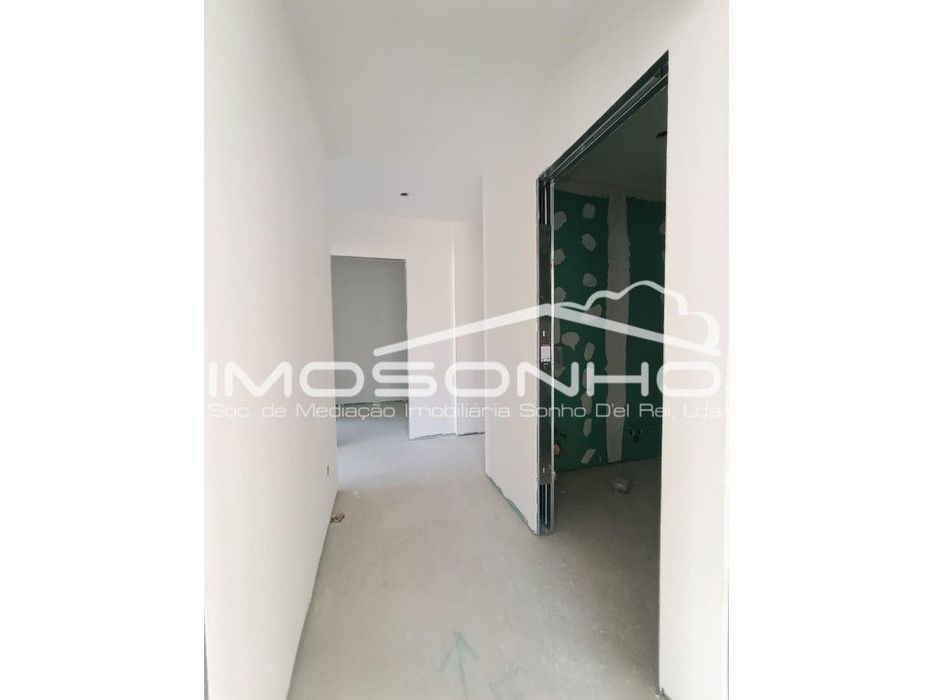 Moradia T3 de linhas modernas