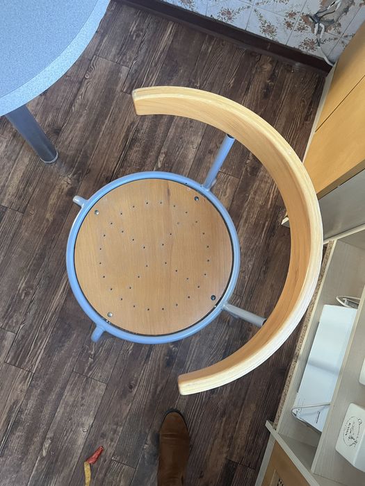 Dwa krzesla kuchenne