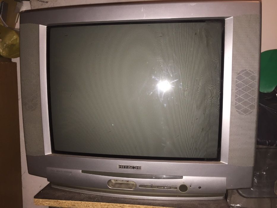 Продам не рабочий телевизор