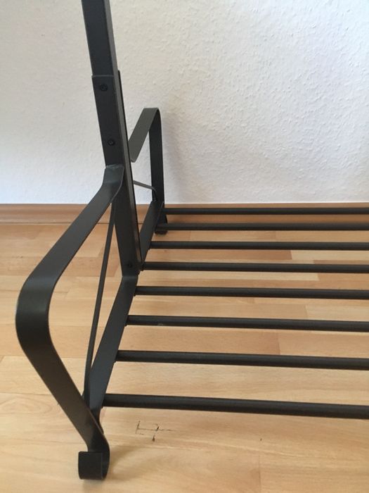 Ikea Portis stojący czarny wieszak na ubrania