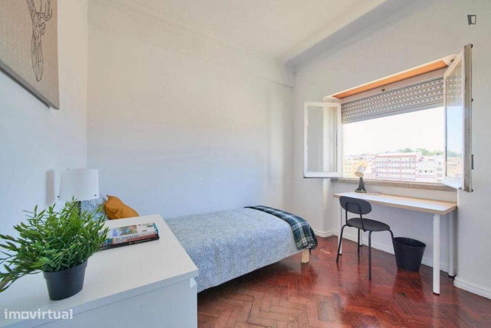 Quarto - localizado em Arroios Lisbon