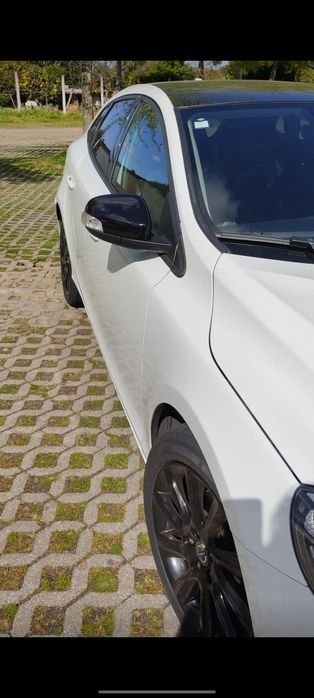 Volvo V40 D2 1.6 Diesel | Teto Panorâmico | Motor e Caixa Substituídos