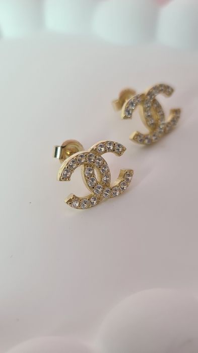 Złote kolczyki wkręty typu Chanel małe białe cyrkonie błyszczące 585