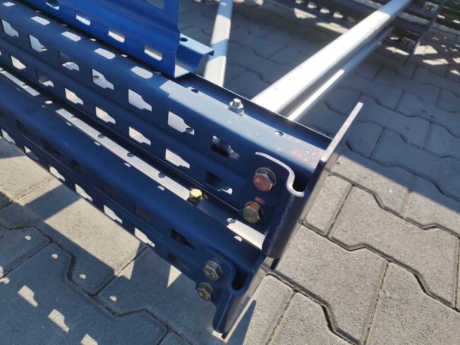 Regały różnych producentów