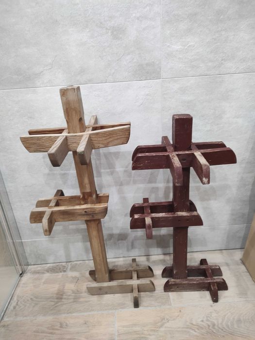 Starodawny drewniany kwietnik dwie sztuki akcesoria rzeczy prl