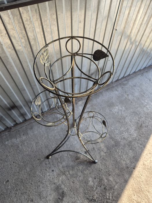 Kwietnik stojący na 3 doniczka