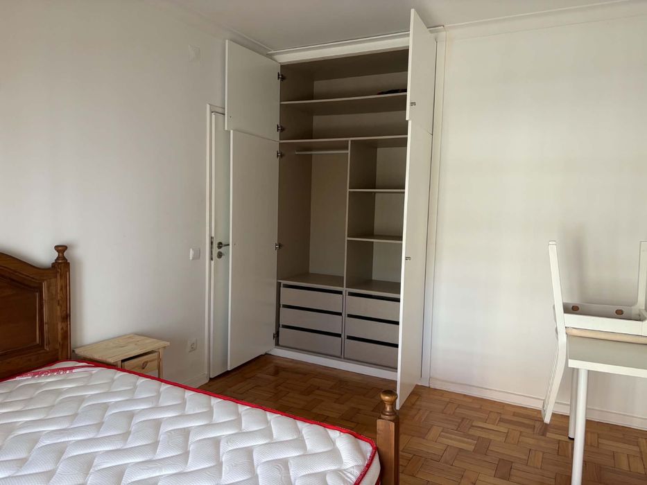 Quarto em apartamento renovado