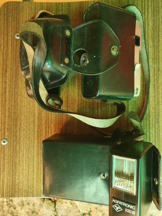 Máquina Fotográfica Regula Picca C e Flash Agfatronic 220B