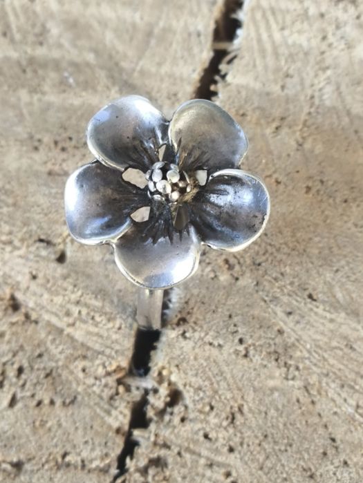 Srebrny pierścionek kwiatek . Siezeniewski. Vintage