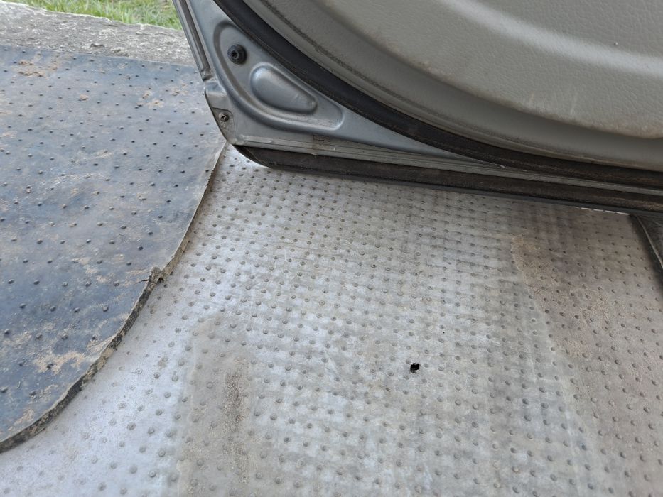 Audi a4 b7 drzwi lewe lewy tył tylne ly7g ładne