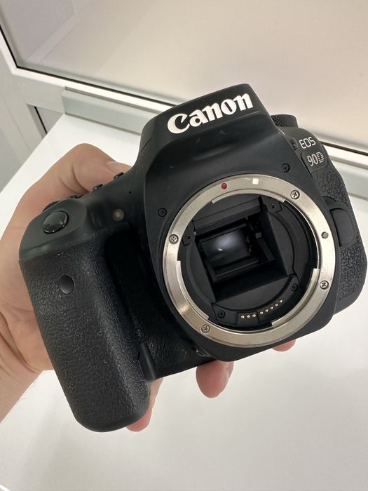 Canon EOS 90D фотоапарат у чудовому стані з повним комплектом