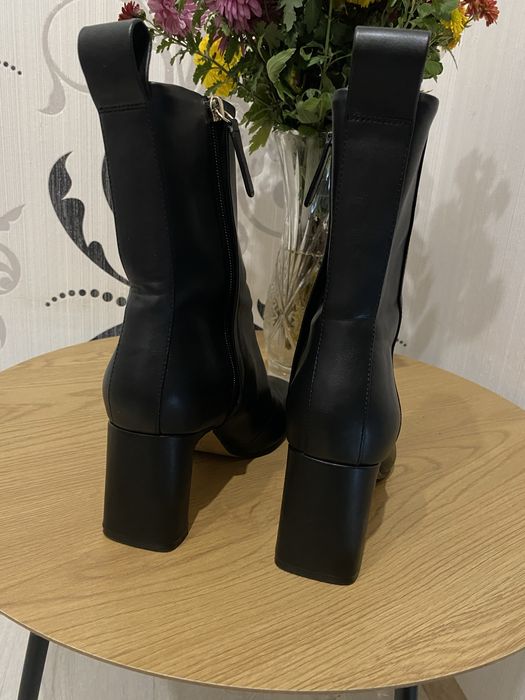 Ботильйони чоботи черевики на підборах з квадратним носиком