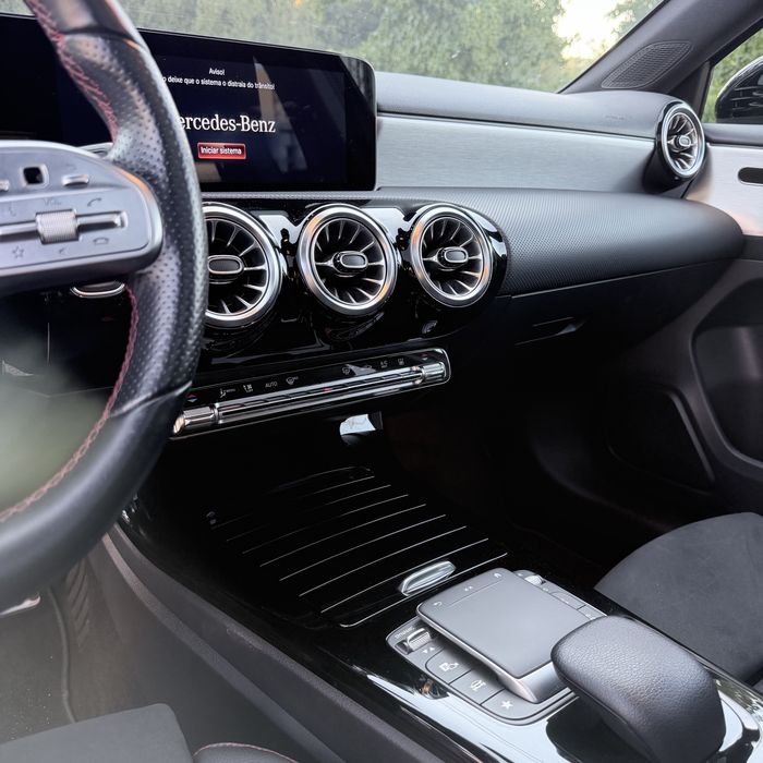 Mercedes-Benz A250e AMG Line | 2021 | Teto Panorâmico | Híbrido Plug-in