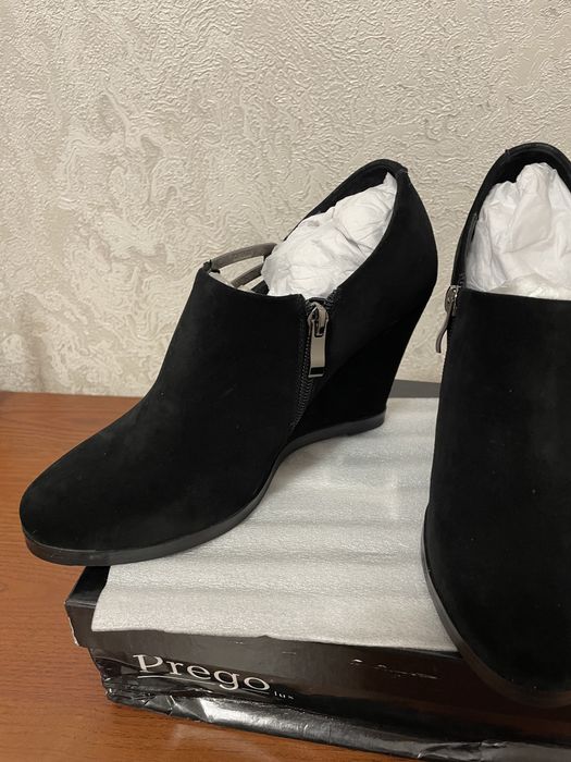 Туфлі замшеві Prego на танкетці р.38