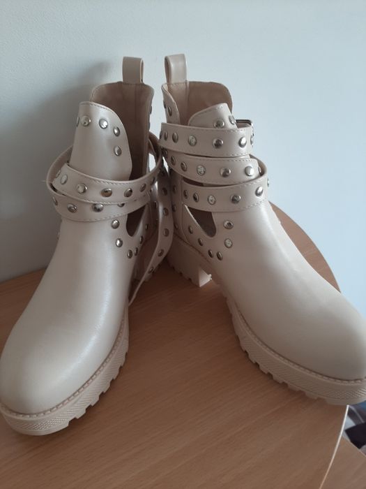 Nowe beżowe botki workery trapery 39