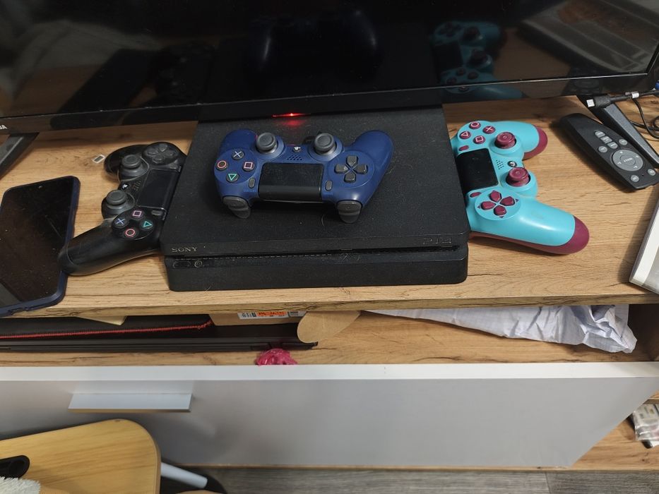 PS4 Slim 1TB + 3 геймпади +Топові Ігри (Обслужена)