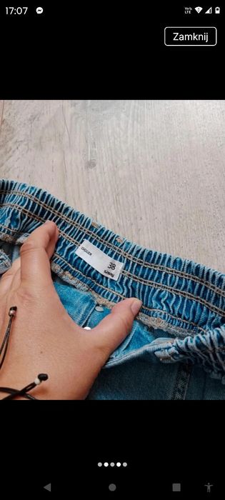 Jasnoniebieskie jeansy joggery paper bag