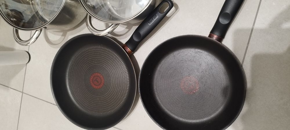 Zestaw garnków patelnie czajnik