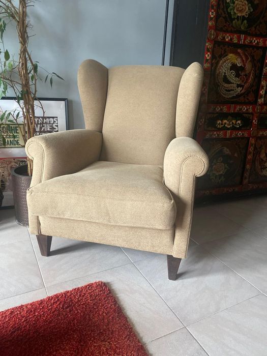 Sofá antigo em bom estado