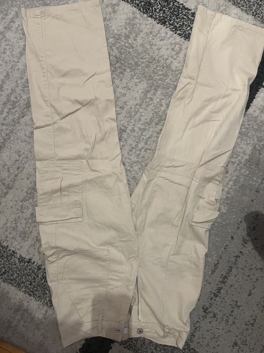 Spodnie z kieszeniami nadzytymi z boku