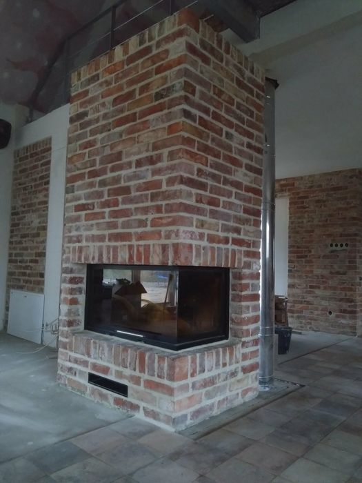 Płytki ścienne ze starej cegły.