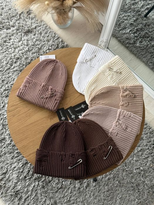 Трендова шапка рванка