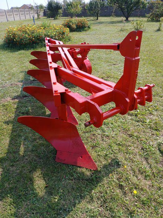 Pług 4 , 5 skibowy zagonowy