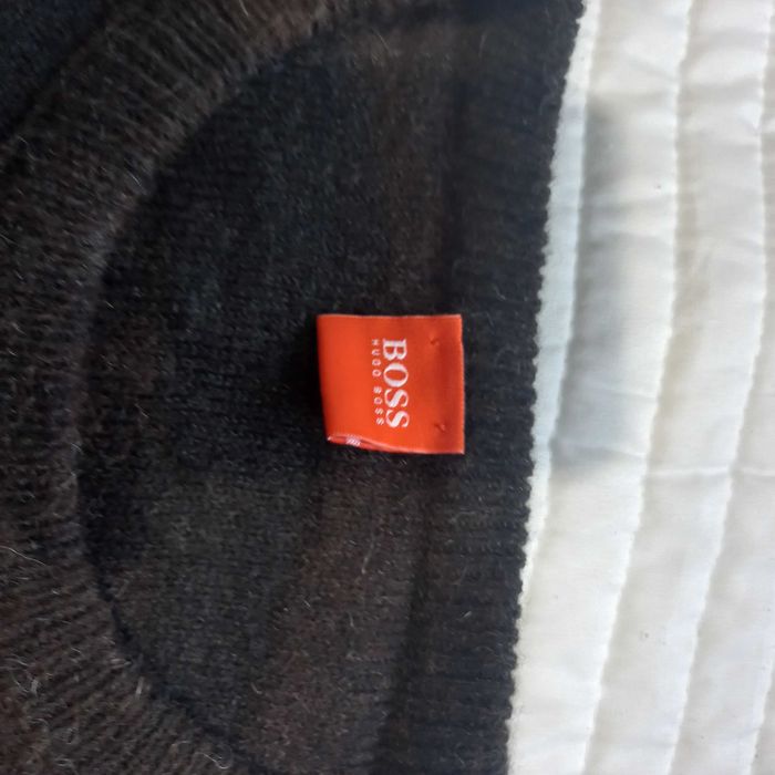 Męski sweter HUGO BOSS rozmiar M.
