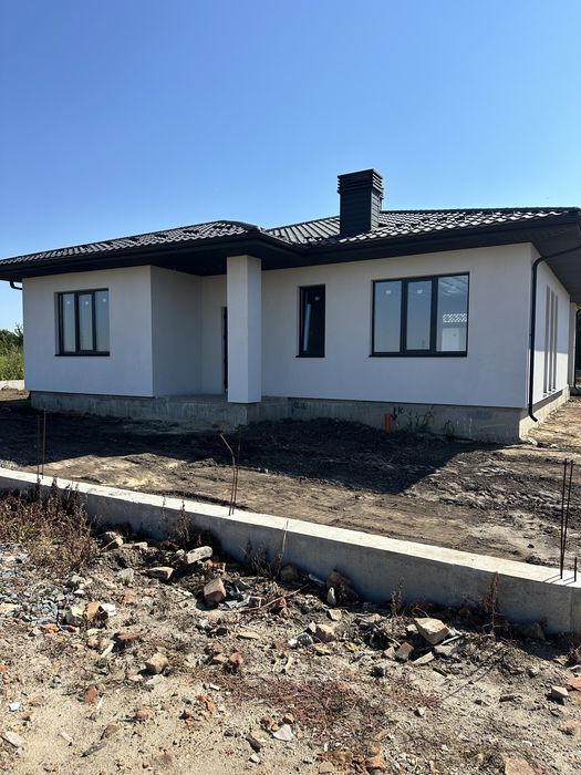 Продам сучасний будинок поруч автосалону по вулиці Київська