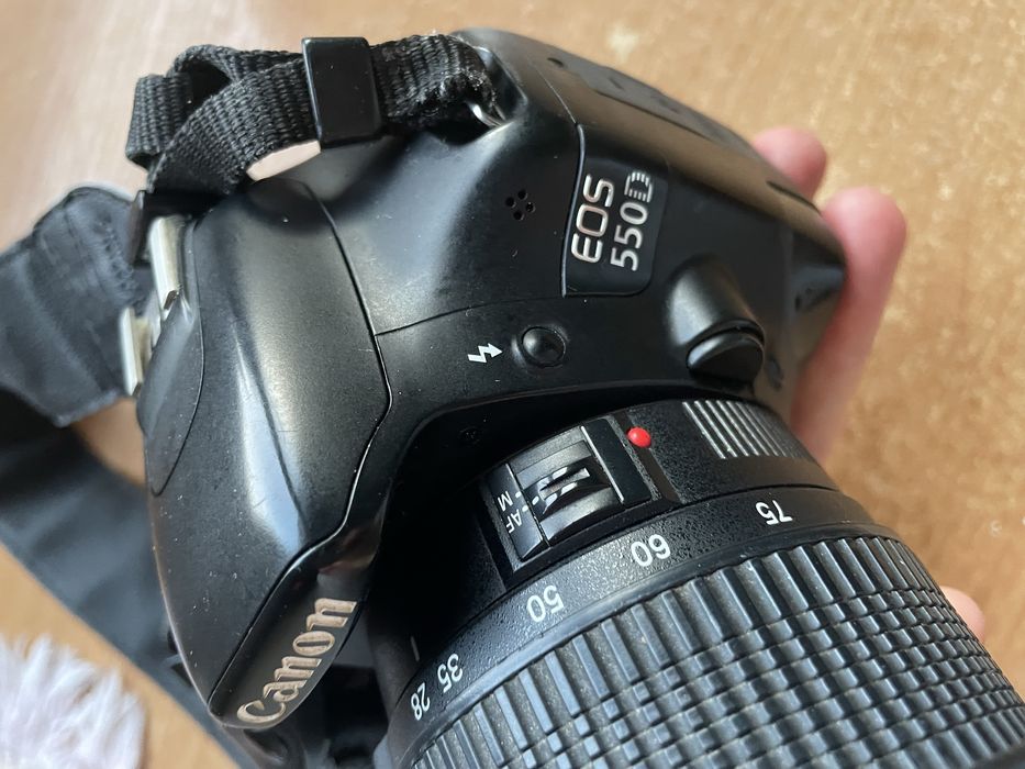 Продам фотоапарат Canon 550 D