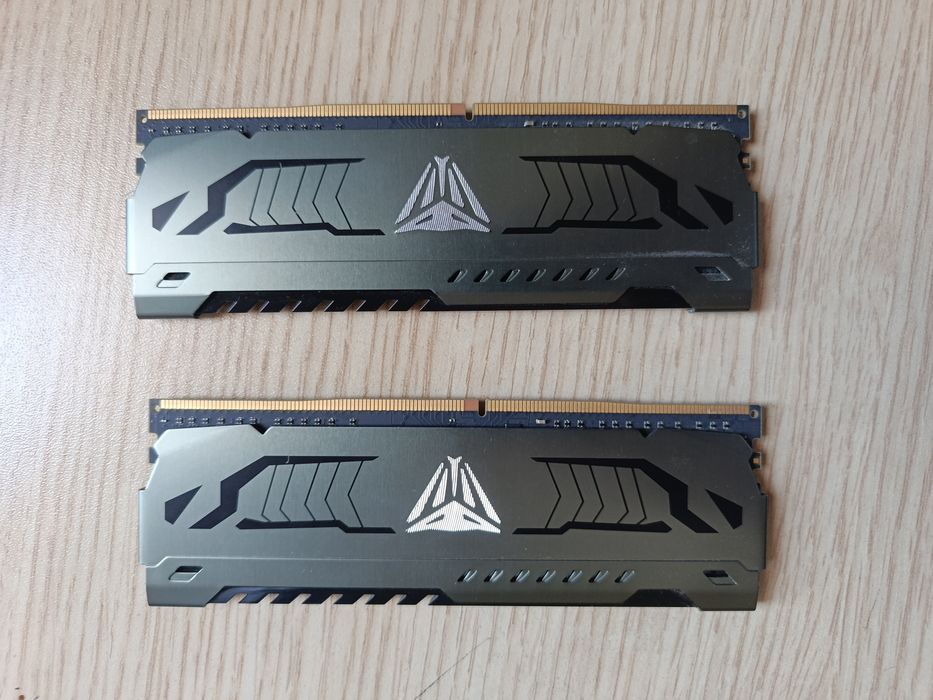 Оперативна я память DDR4 16gb(8*2) 3200