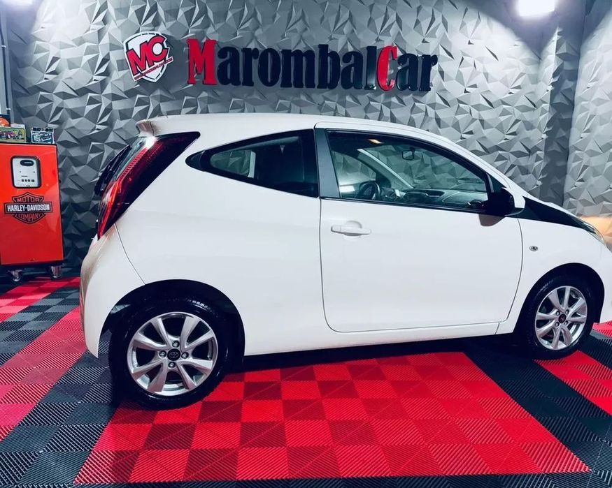 Toyota Aygo 1.0 X-Play Plus