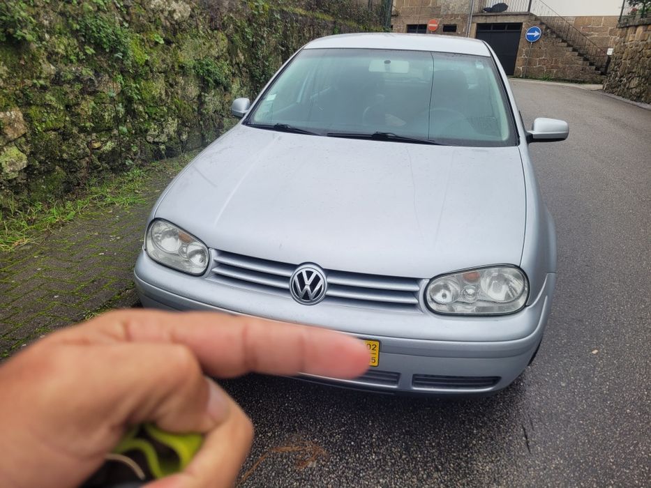 Vendo um golf 2002