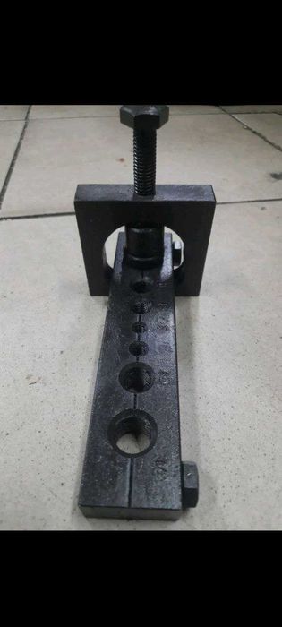 Дырокол. Кромкогиб. Ручные тиски.Развальцовка.Сёмники рулевых.Рег-клап