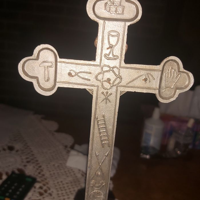 Zabytkowy krzyż krucyfiks