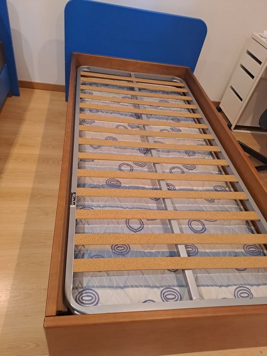 Camas Cerne e  mesa de cabeceira