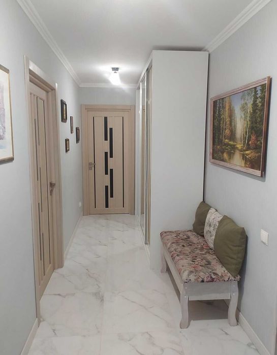 Простора та світла двокімнатна квартира.